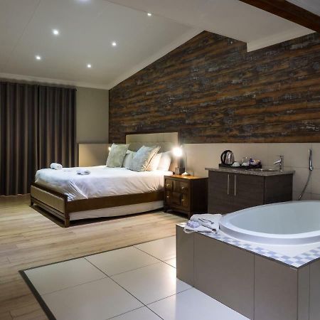 Hotel @ Секунда Экстерьер фото